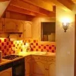 Photographie de la cuisine de type provençal d'une maison de vacances dans le sud de la France