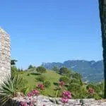Photographie d'un village perché de la Drôme