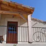 Photo d'un escalier avec fer forgé d'une maison de vacances dans la vallée de la Drôme