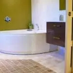 Photographie d'une baignoire balnéo dans une maison de vacances à louer en Drôme