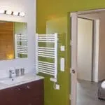 Photographie d'une salle de bain d'un gîte 3 étoiles à Mirabel