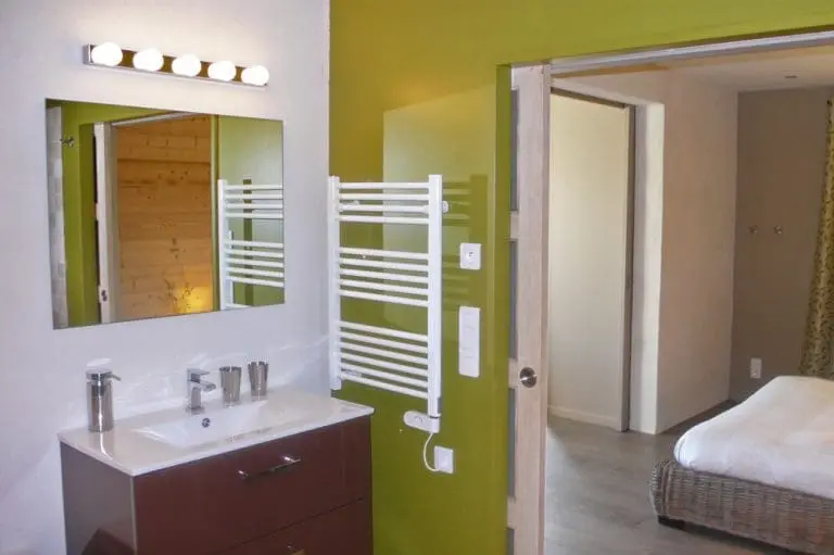 Photographie d'une salle de bain d'un gîte 3 étoiles à Mirabel