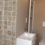 Photo de la salle de bain d'un gîte en France