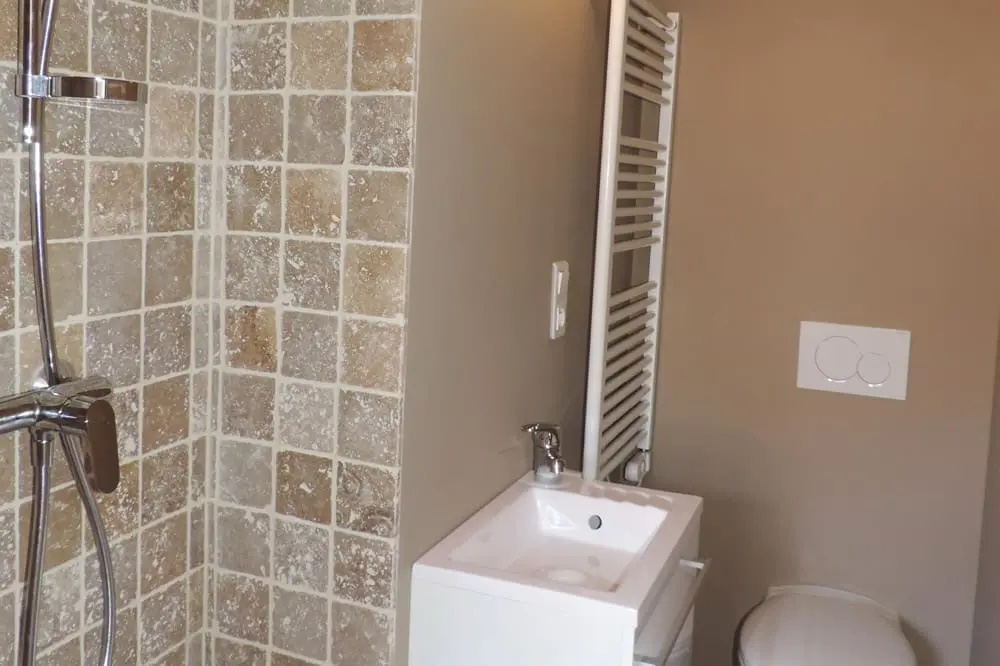 Photo de la salle de bain d'un gîte en France