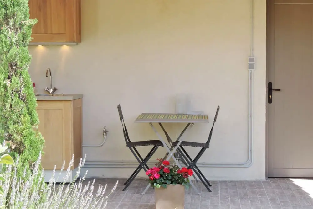 Photo de la terrasse couverte d'une maison de vacances en Drôme