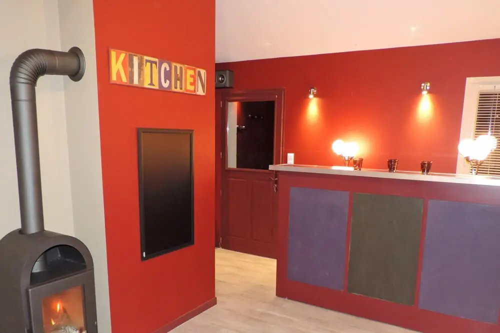 Photo d'un bar dans une salle pour les groupes