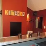 Photo du bar d'un gîte de groupe dans la Drôme