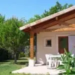 Photographie d'une terrasse d'un gîte provençal