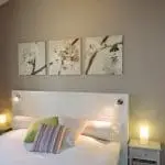Photographie d'une chambre à coucher dans un hébergement touristique dans la vallée de la Drôme
