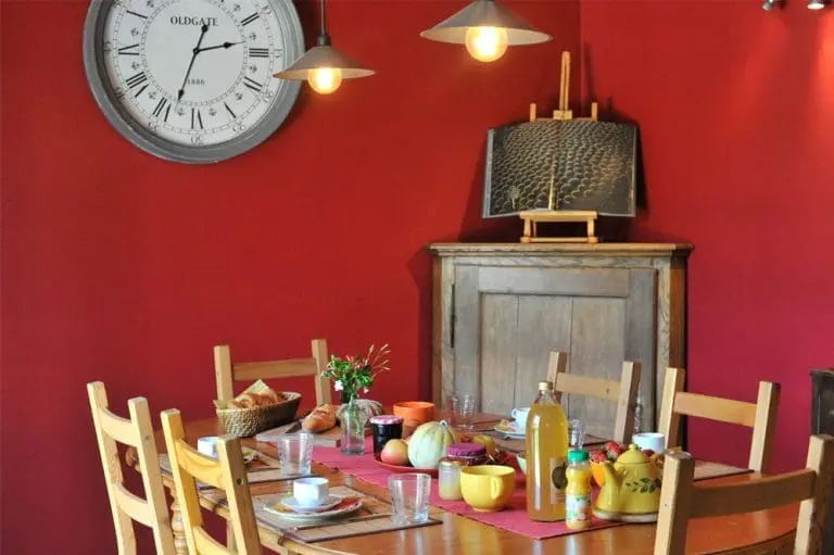 Photographie du coin repas d'un gîte en France