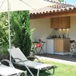 Photo de la terrasse couverte d'une maison de vacances en Drôme