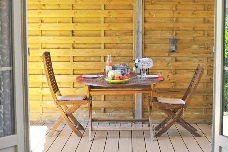 Photographie de la terrasse couverte d'un gîte en France