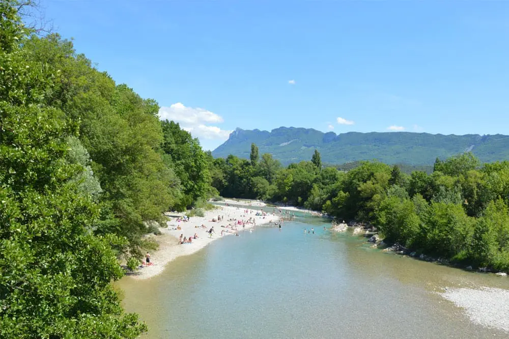 Photographie de la Rivière Drôme et de sa plage à Mirabel et Blacons