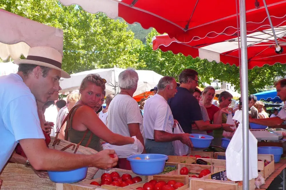 Photographie d'un marché dans vallée de la Drome