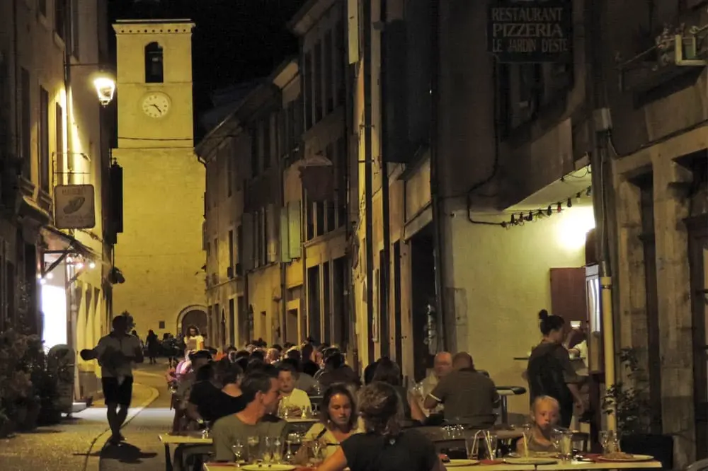 Photographie de restaurants dans le village de Sailans dans la Drôme