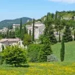 Photographie de la colline du vieux village de Mirabel