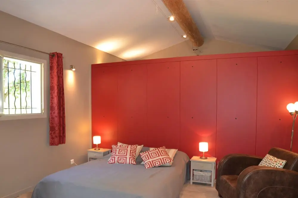 Photo de la chambre d'un gîte design dans la Drôme