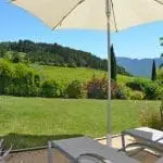 Photographies de transats dans le jardin d'une maison de vacances dans la Drôme