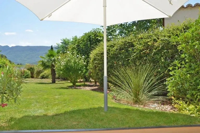 Photographie d'un jardin dans la vallée de la Drôme